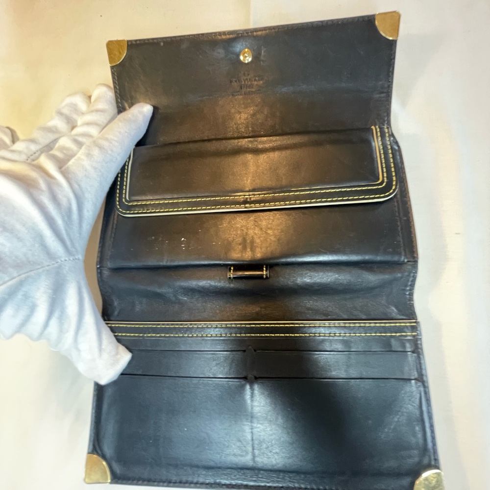 Louis Vuitton Suhali Porte-Trésor International Wallet - Picture 9 of 15